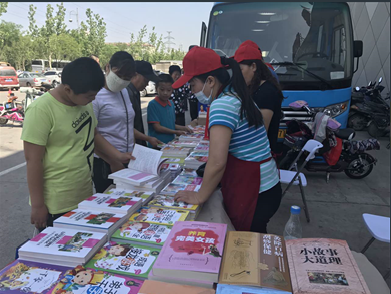 “文化惠民大篷車”讓市民“讀好書”越來(lái)越方便,、實(shí)惠