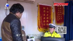 無(wú)牌又無(wú)證 外賣(mài)小哥駕駛摩托車(chē)送餐被查
